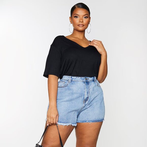 🆕 PrettyLittleThing Plus Basic Black V Neck T Shirt - Picture 4 of 4